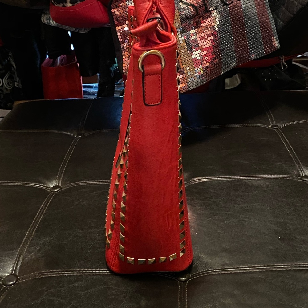 Red shoulder bag with gold studs ๐ - Picture 4 of 8